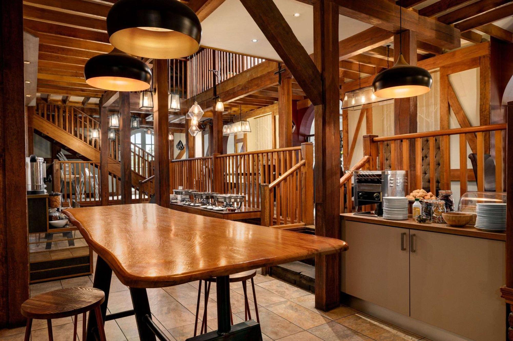 Heritage Park Pontypridd, Trademark Collection By Wyndham Buitenkant foto